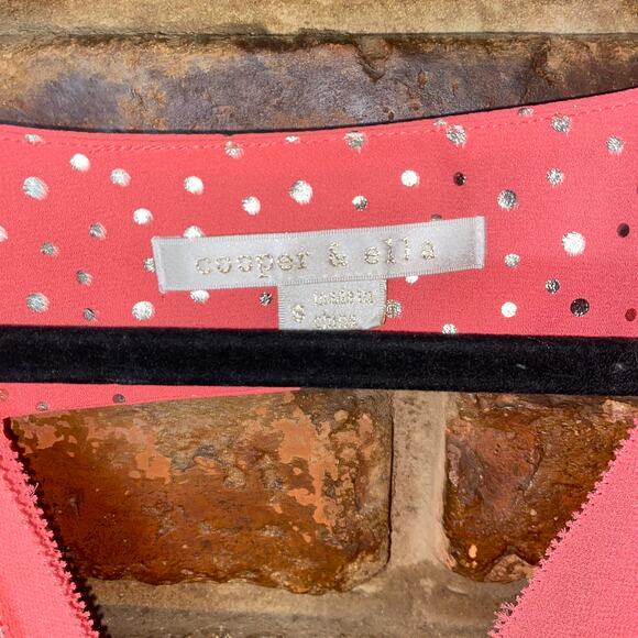 Cooper & Ella Coral Pink Gold Polka Dot Keyhole Sleeveless Blouse Women's Small - Picture 5 of 7